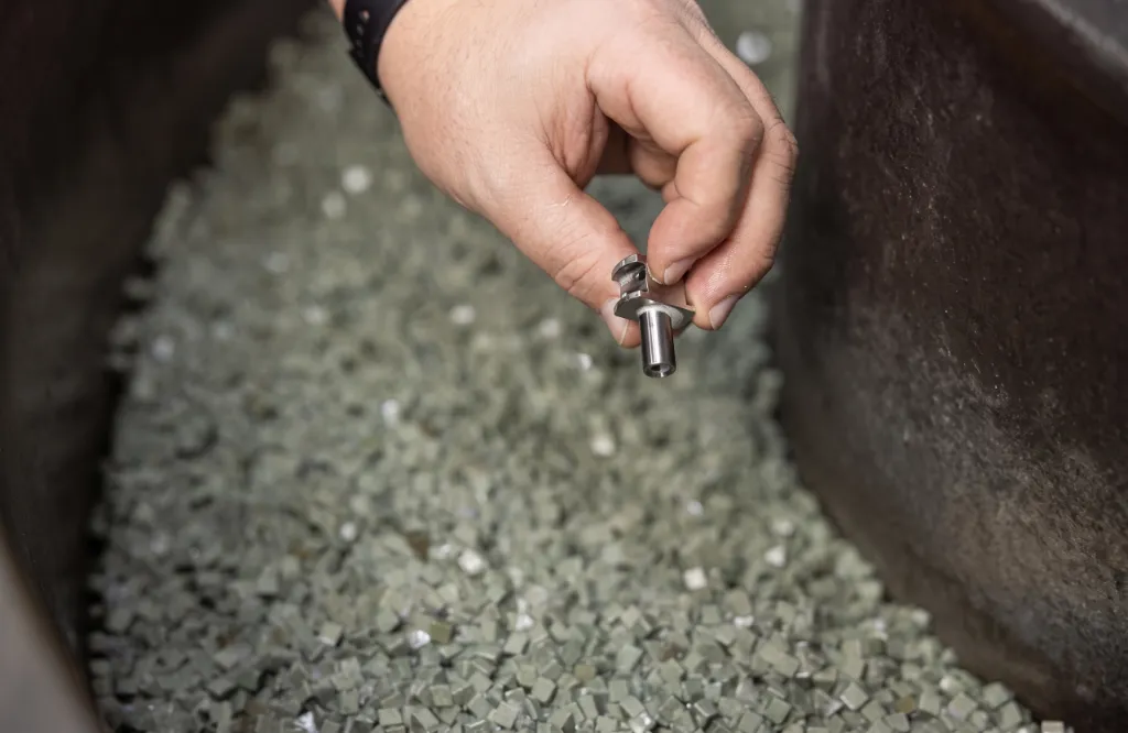 Vibratory bowl finishing